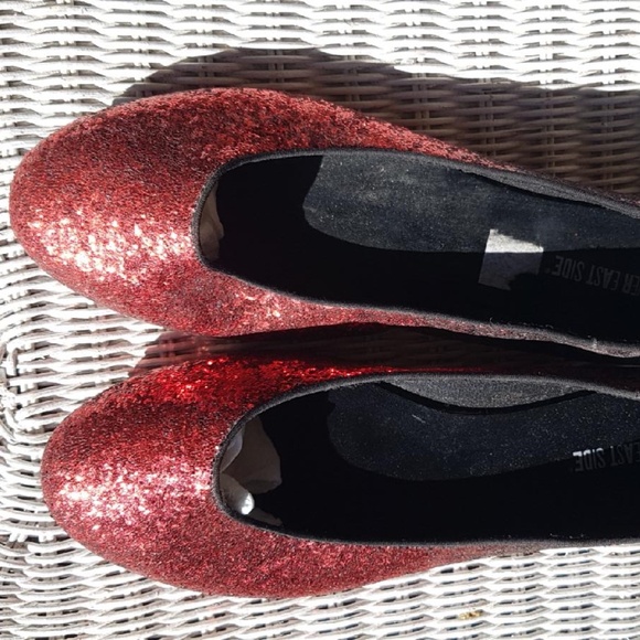 Sparkly Red Flats - Picture 1 of 2